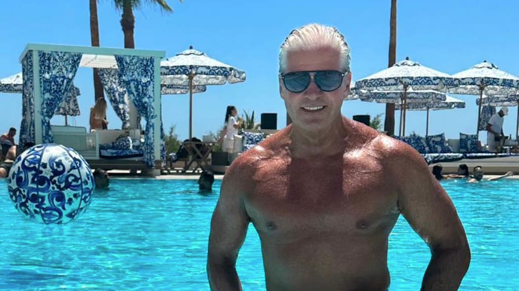 Dries Roelvink staat voor paal, naaktbeeld urenlang online