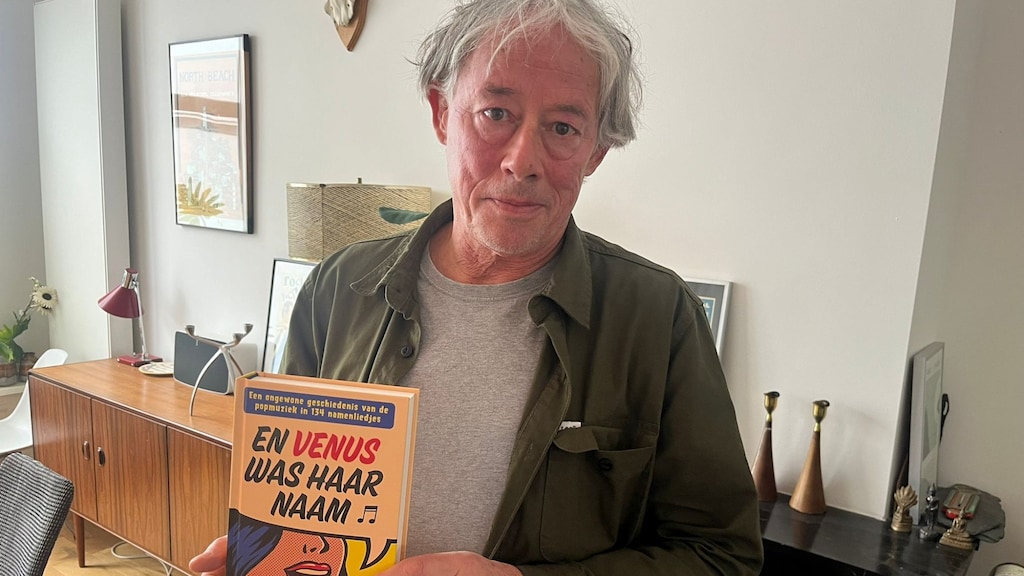 Onkenhout met zijn boek.