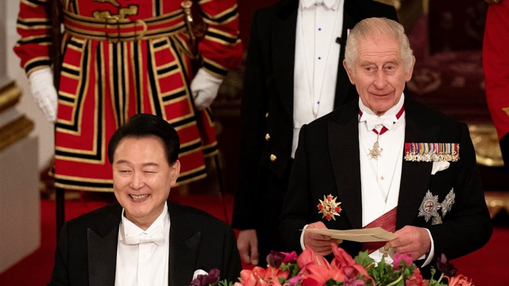 Koning Charles heeft lachers op zijn hand tijdens staatsbanket met grap over Gangnam Style