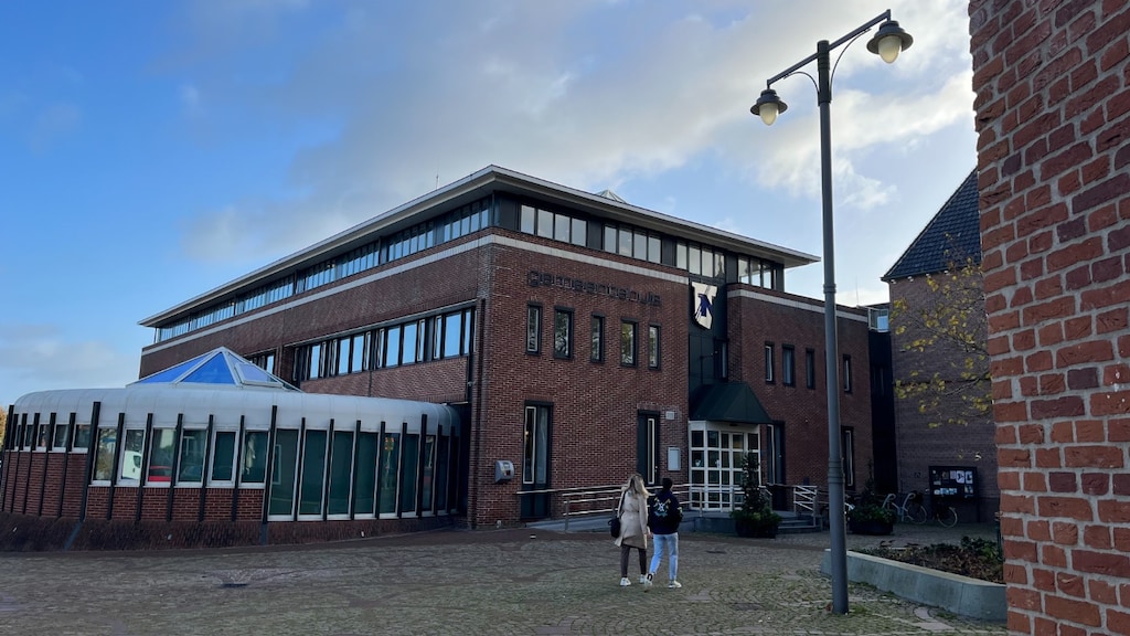 Het gemeentehuis van Noordwijk, waar Vandana D. paspoorten vervalste.