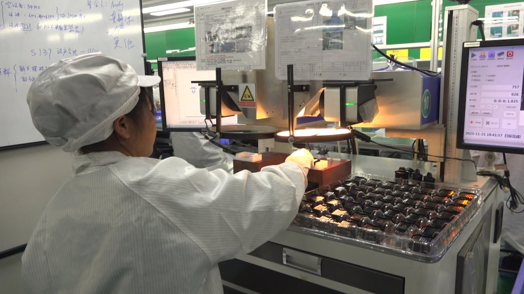 Vapes worden getest in fabriek.