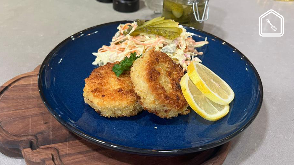 Engelse viskoekjes en koolsla met winterpeen 