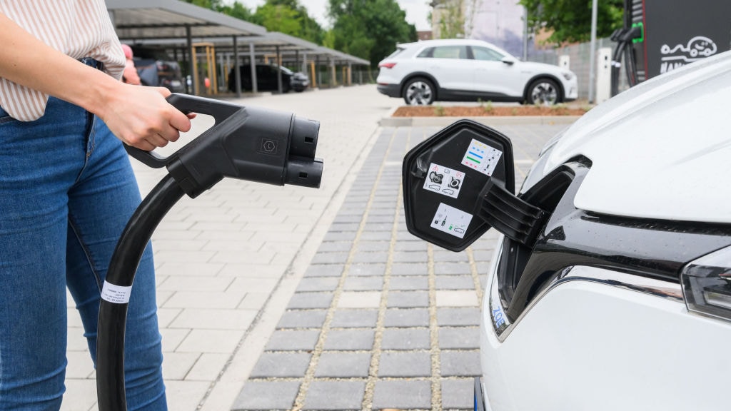 AC-autoladers verdwijnen op termijn bij snellaadstations