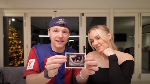 Enzo Knol en Myron Koops verwelkomen eerste kindje