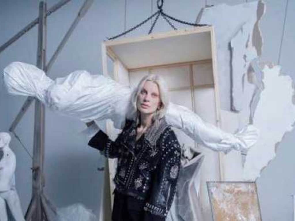 Storm van kritiek na foto's van Zara met mannequins in lakens