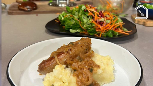 Saucijzen met puree en een winterse salade