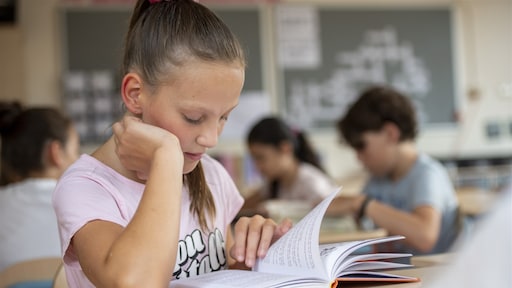 'Swipen kunnen ze héél goed': dit zeggen ervaren leraren over problemen met lezen