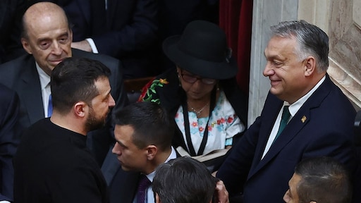 Dwarsligger Orbán wint eerste slag voor EU-top: bevroren miljarden vrij voor Hongarije