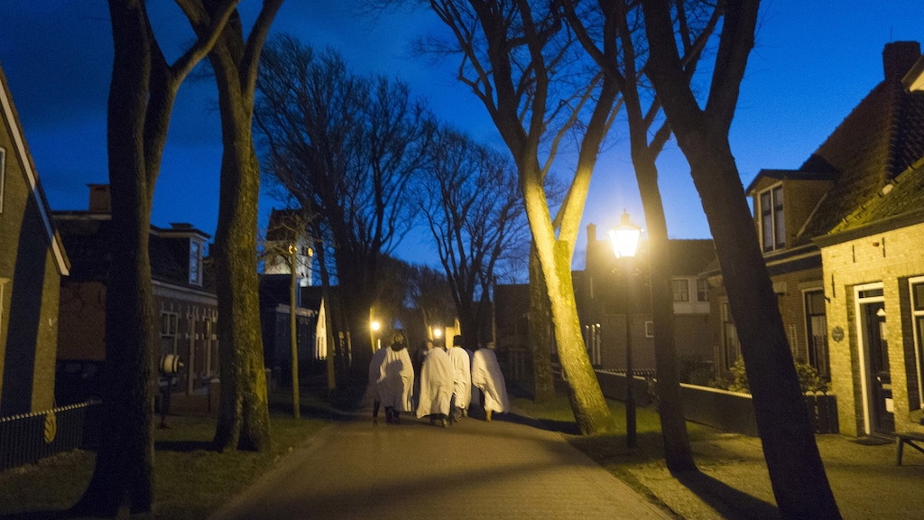 Man (31) opgepakt voor belagen PowNed-journalisten tijdens Sunterklaas Ameland