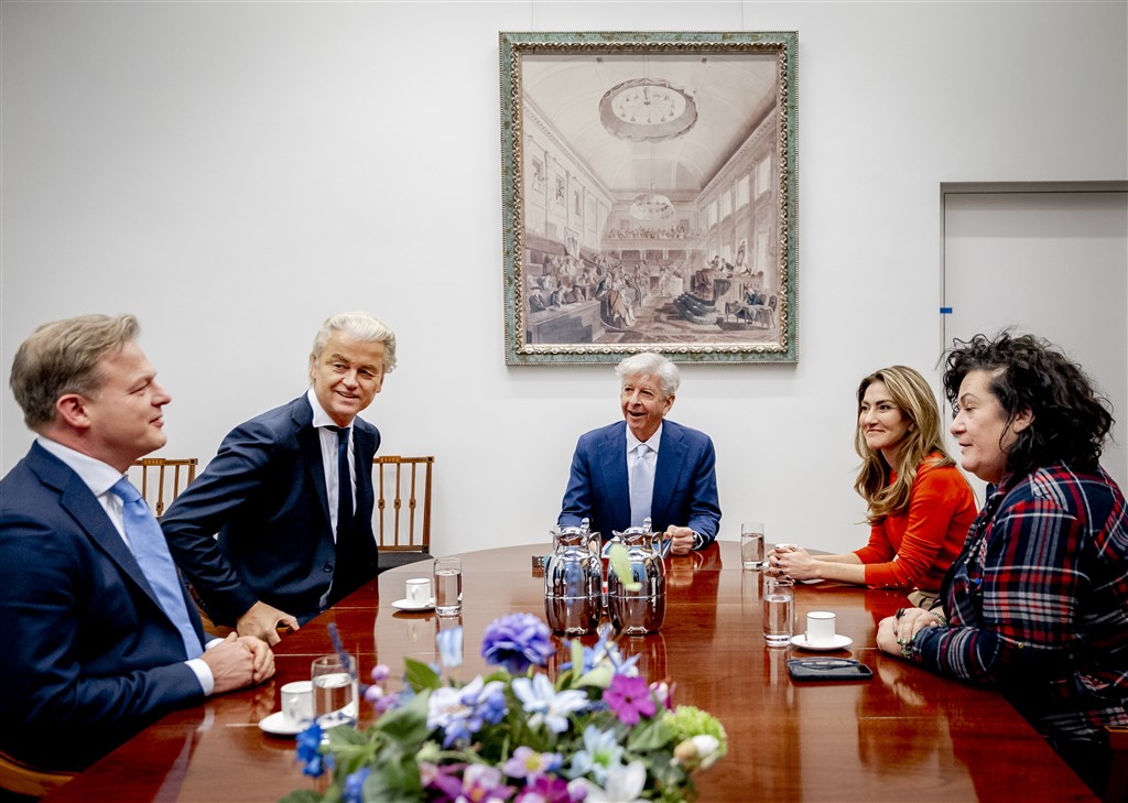 Krijgen we een 'extraparlementair kabinet'? Experts waarschuwen voor