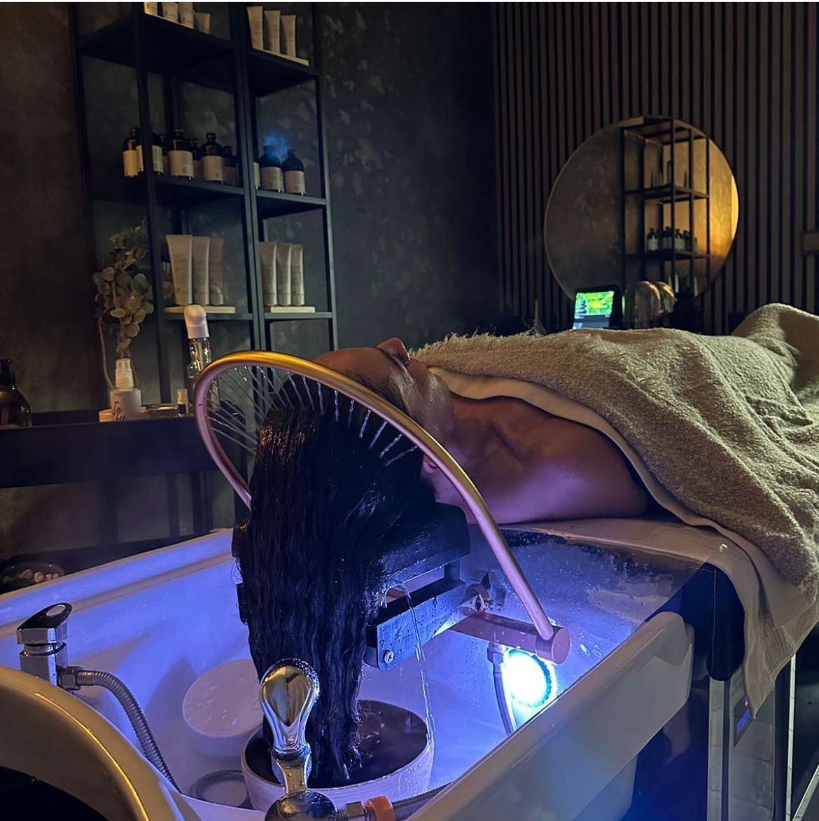 Japanse hoofdmassage als oplossing tegen haaruitval: werkt het echt?