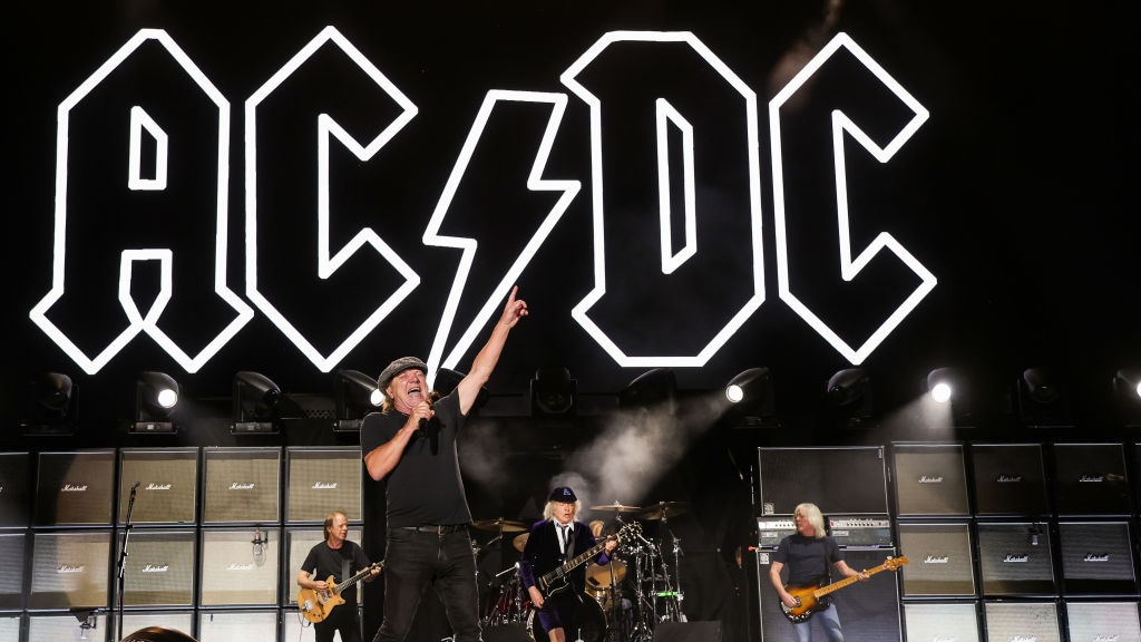 AC/DC staat stil bij overlijden drummer Colin Burgess (77)