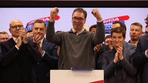 'Fraude, stemdwang, angst zaaien': Vučić blijft aan de macht in Servië