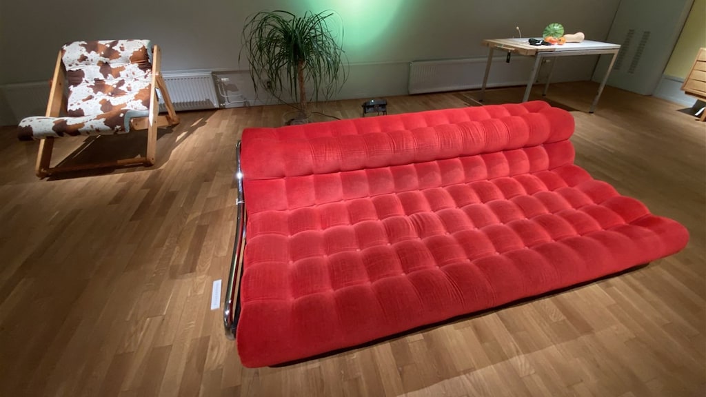 Deze rode Impala-bank ging onder de hamer.