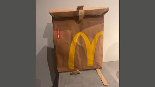 Kerstpakket gedumpt op Marktplaats: van McDonald's-tas tot karaokeset