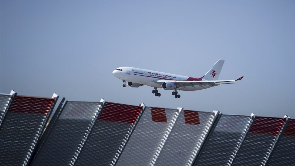 Man overleeft vlucht in landingsgestel vliegtuig van Algerije naar Parijs