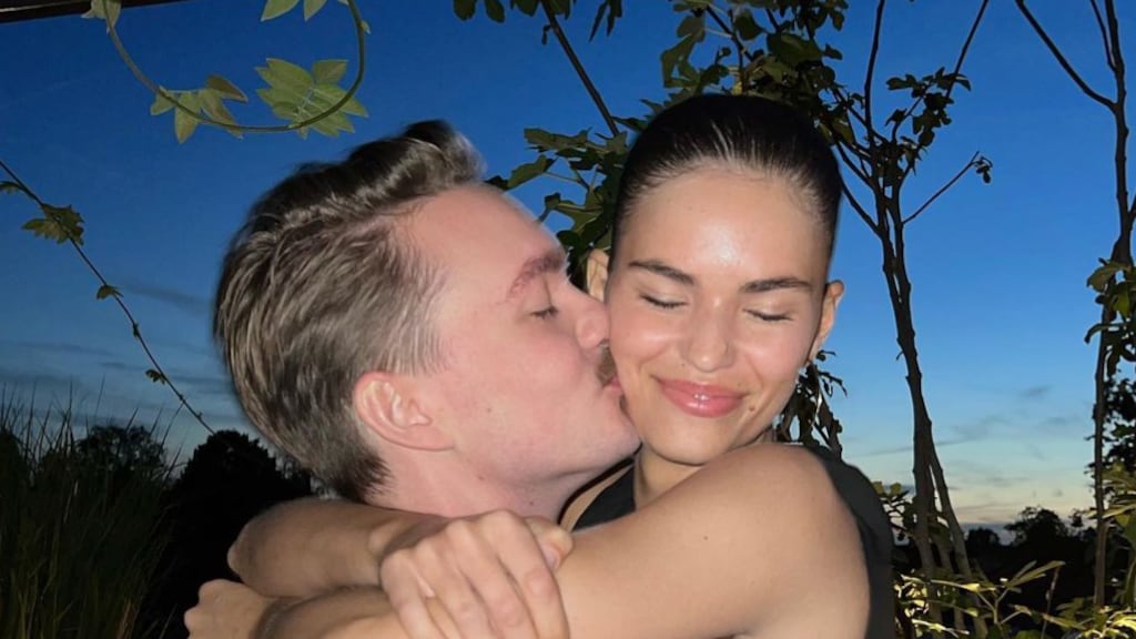 Bram Krikke en vriendin Robin presenteren samen Beauty & the Geek