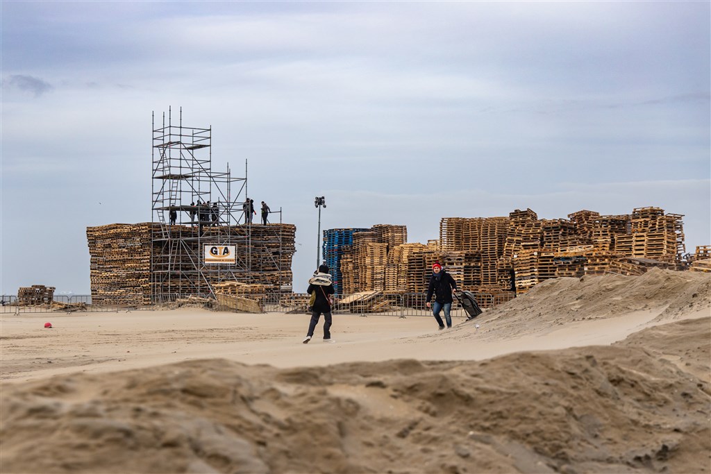 Vreugdevuren vanavond al aangestoken vanwege harde wind tijdens jaarwisseling
