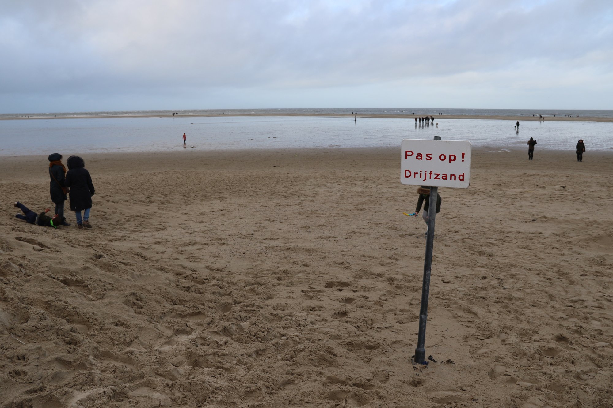 Vrouw door brandweer gered uit drijfzand op Texel