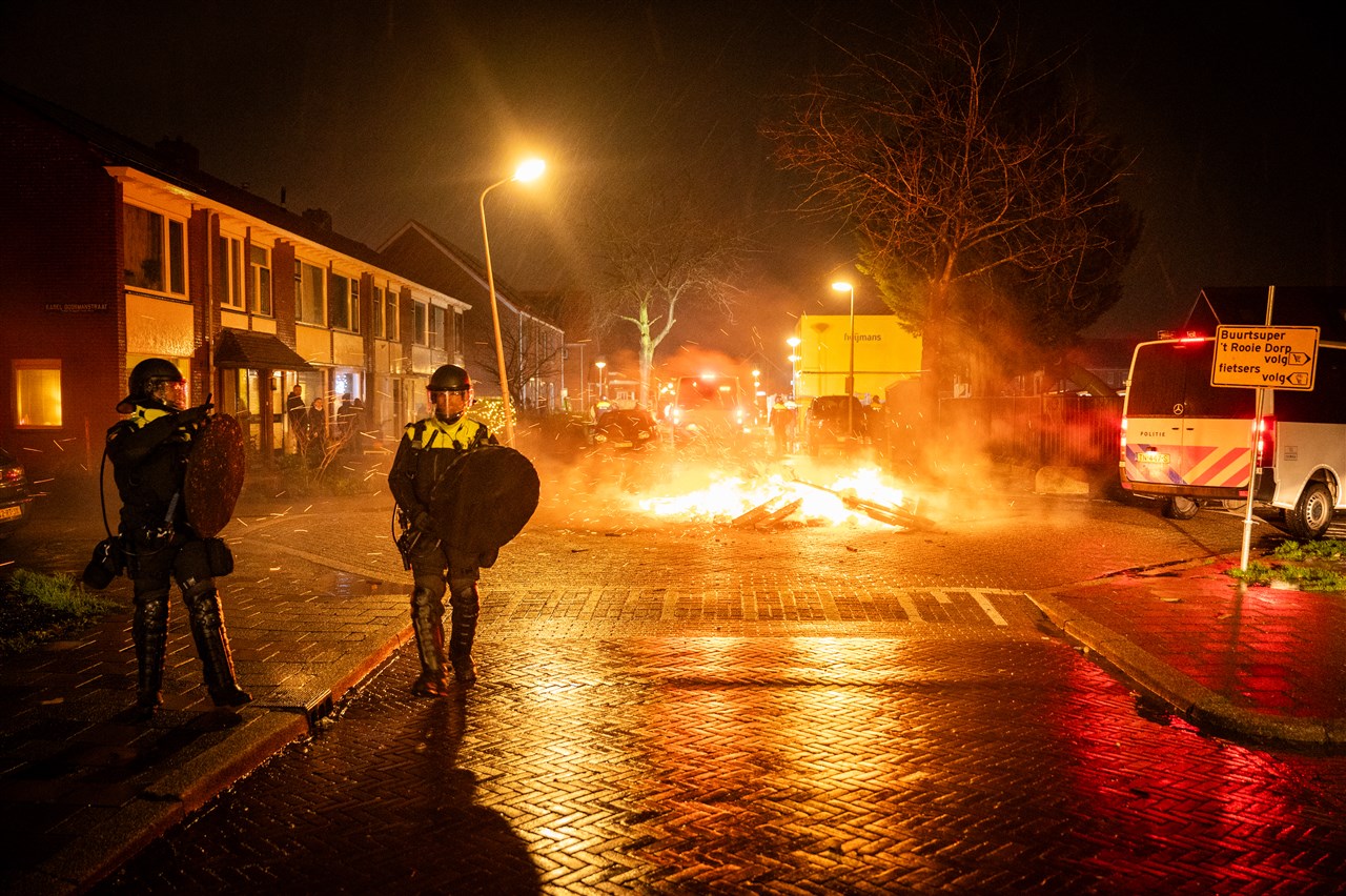 Politie over jaarwisseling: drukke nacht met heftige incidenten