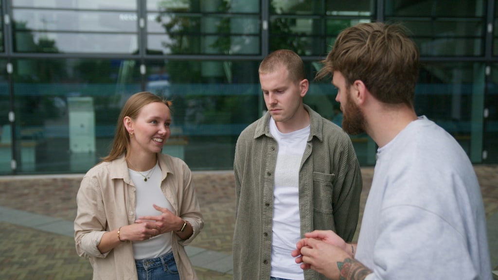 Start nieuw seizoen Over Mijn Lijk 'komt binnen' bij kijkers 'Begint meteen met een uitvaart Start nieuw seizoen Over Mijn Lijk 'komt binnen' bij kijkers 'Begint meteen met een uitvaart