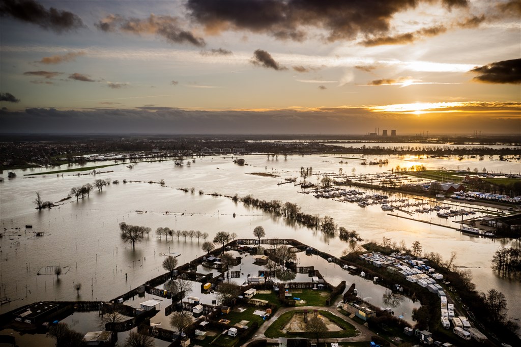 Hoogste waterstand Maas bij Maastricht voorbij, dijkwachten blijven alert