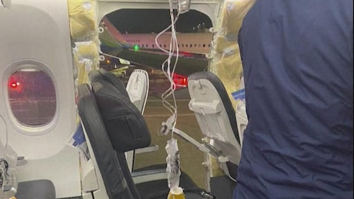 Passagiers van vliegtuig dat deur verloor eisen schadevergoeding Boeing