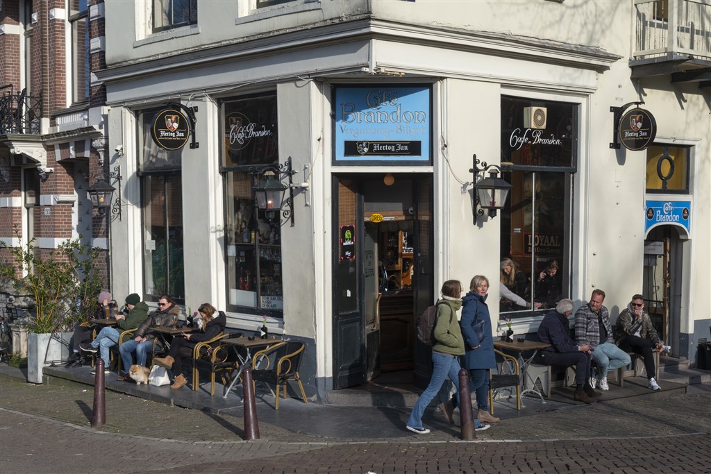 Er komt veel zon aan en daarvan worden we blij: 'Ga naar buiten'