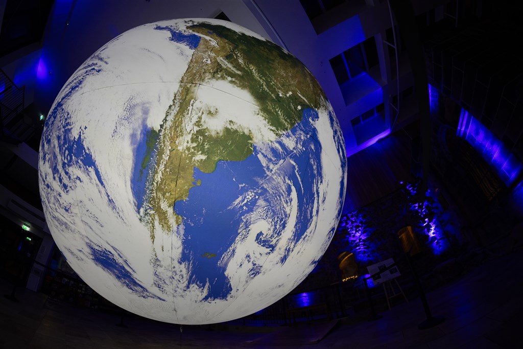 Slechte dag voor ruimtevaart: maanlander lekt brandstof, NASA stelt missies uit