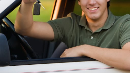 14-jarige tiener betrapt achter stuur: wat betekent dat voor ouders?