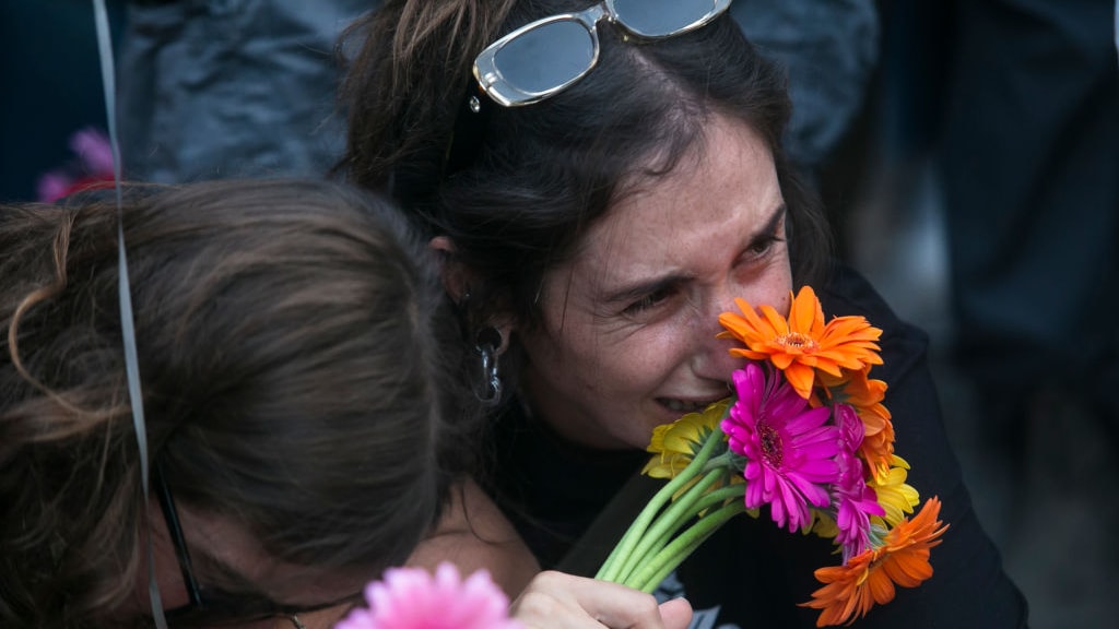 Nabestaanden rouwen om het verlies van hun familieleden die zijn omgekomen tijdens de Hamas-aanval op 7 oktober.