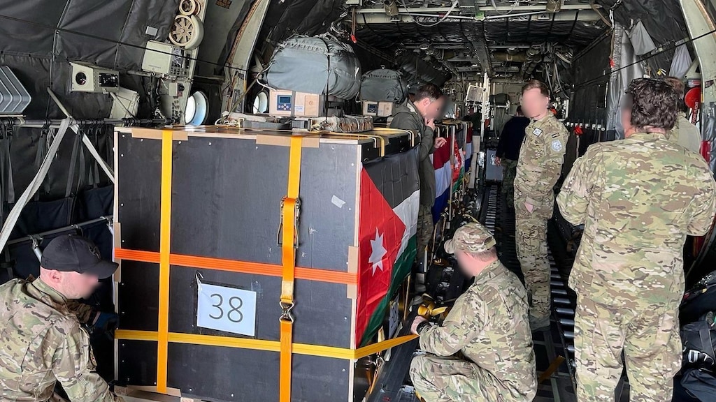 Nederland dropt met Jordanië hulpgoederen voor ziekenhuis in Gaza