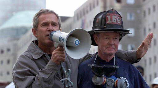 Brandweerman overleden die na 9/11 naast president Bush op resten ingestorte Twin Towers stond