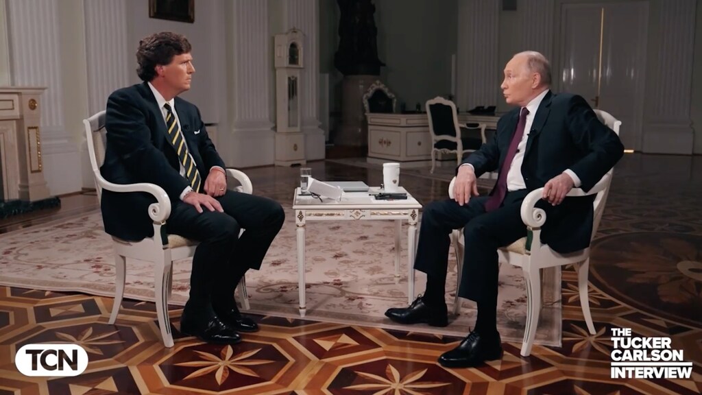 Poetin tegen omstreden interviewer: VS moet stoppen met wapenleveringen aan Oekraïne