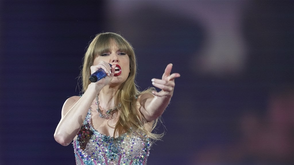 Taylor Swift uitgejouwd door fans van tegenpartij tijdens Super Bowl