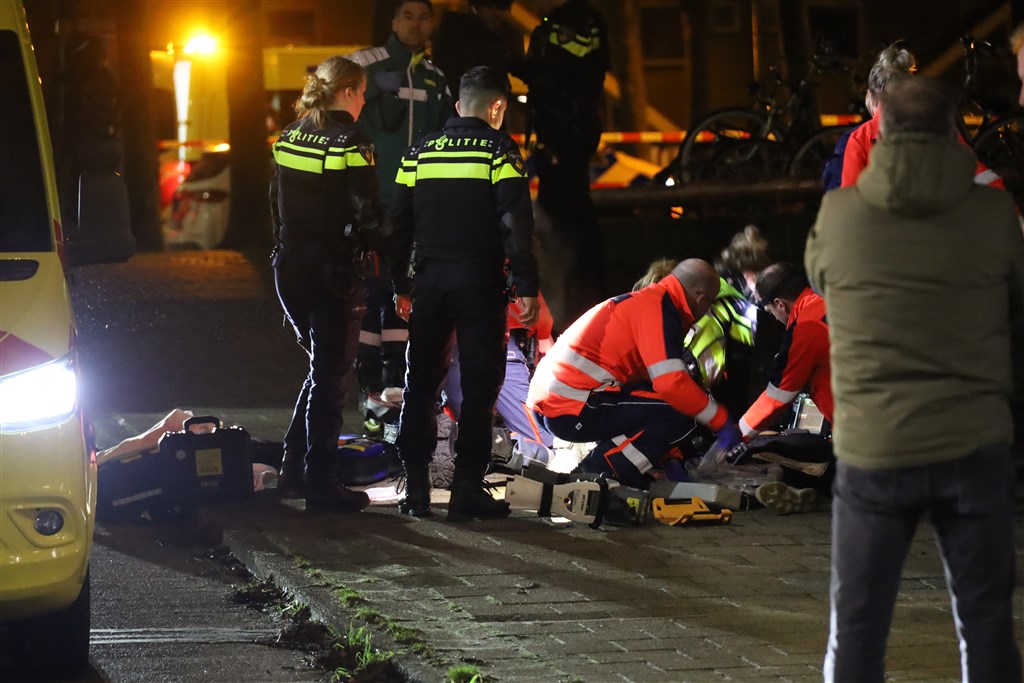 Gewonde (19) schietpartij bij station Purmerend overleden