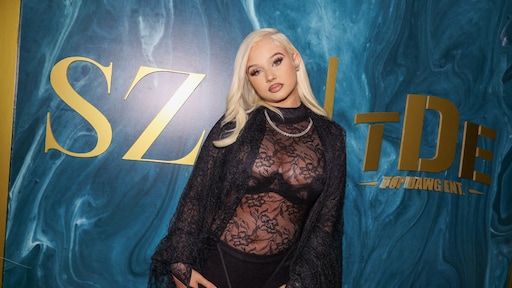 Stiefdochter Kourtney Kardashian bijt van zich af na geruchten over cosmetische ingrepen