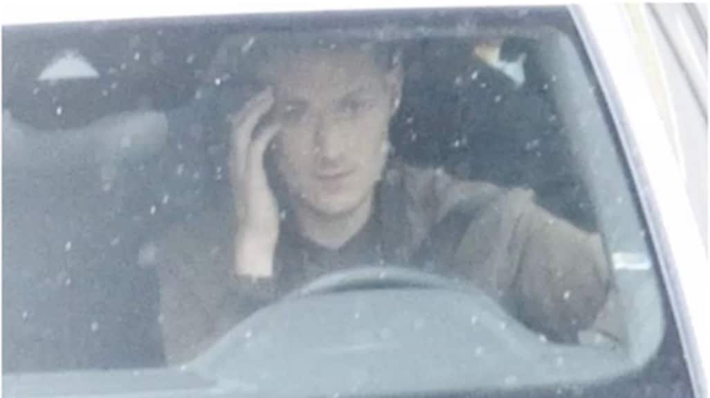 Tim krabde aan hoofd, maar kreeg boete van 380 euro voor bellen achter het stuur