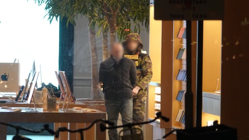 Alex zat vijf uur in bezemkast bij gijzeling Apple Store: 'Afscheid genomen van familie'