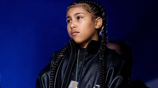 North West kondigt debuutalbum aan tijdens concert van Kanye