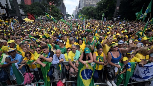 Tienduizenden Brazilianen straat op voor Bolsonaro, protest tegen onderzoek
