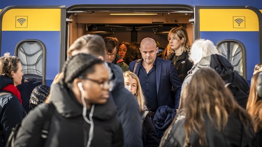 Treinkaartjes straks te duur? Deskundigen pleiten voor spitsheffing