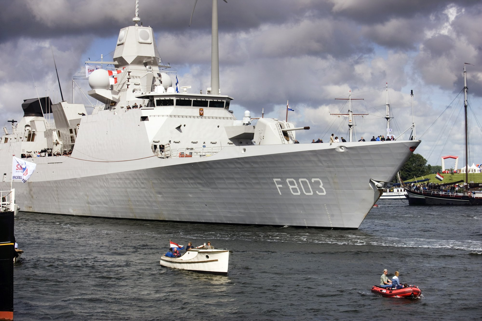 Vaarwel Zr.MS. Tromp: zo komen marineschepen aan hun naam