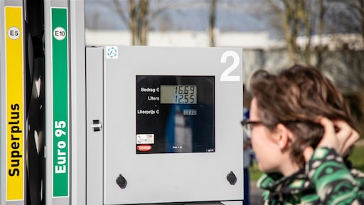 Olieprijs boven de 100 dollar, benzinetanker nóg duurder uit