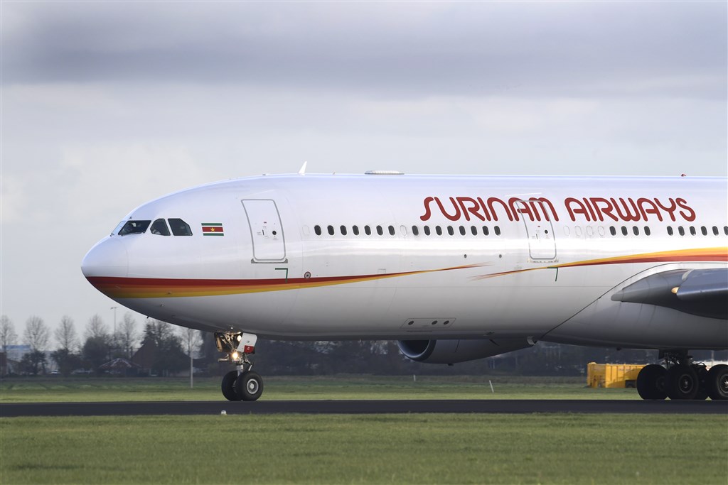 Surinaamse politie vindt 600 kilo cocaïne in vliegtuig met bestemming Schiphol