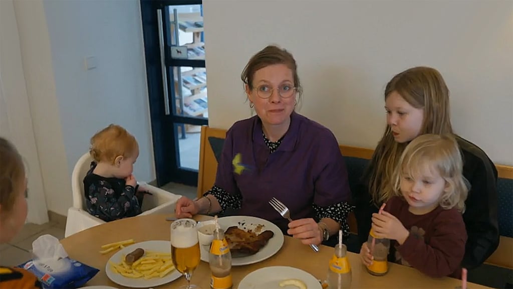 De Kraantjes reageren op afgebrande schnitzels in Een Huis Vol Emigreert