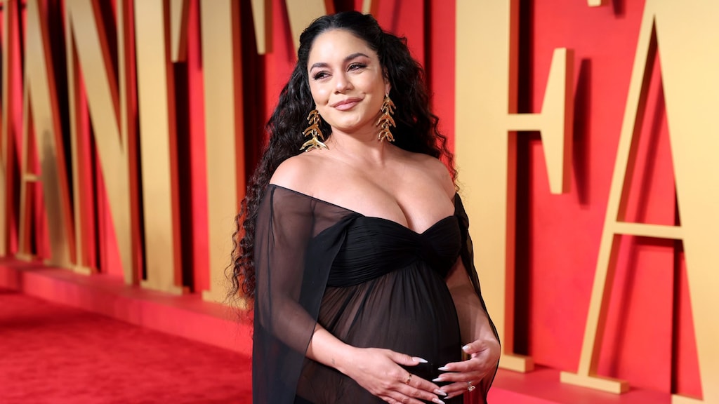 Vanessa Hudgens showt eerste babybuik op rode loper Oscars