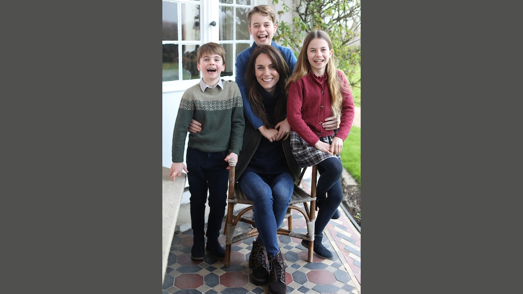 Excuses prinses Kate voor bewerkte foto: 'Ik experimenteer soms met Photoshop'