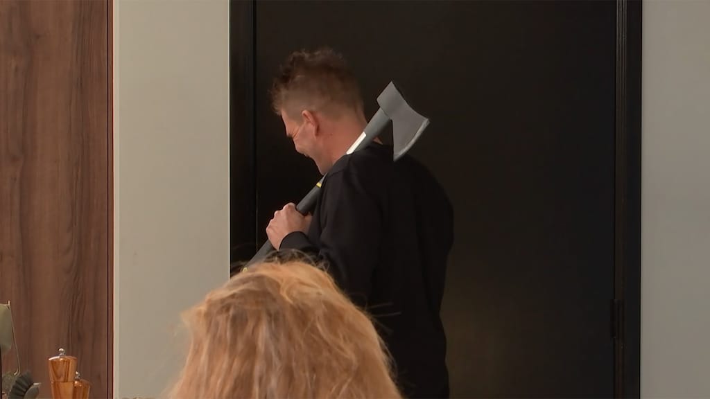 Verbazing om man die bijl meeneemt naar date in Lang Leve de Liefde