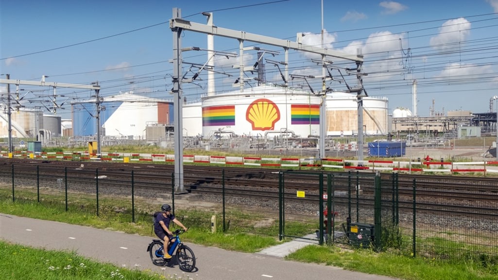 Shell zwakt CO2-doel af, felle kritiek van klimaatactivisten